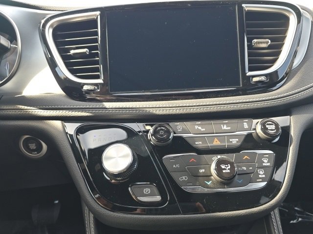 New 2026 Chrysler Pacifica Limited w/ S Appearance Package image 14