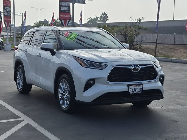 Used 2021 Toyota Highlander Limited AWD/4WD image 3