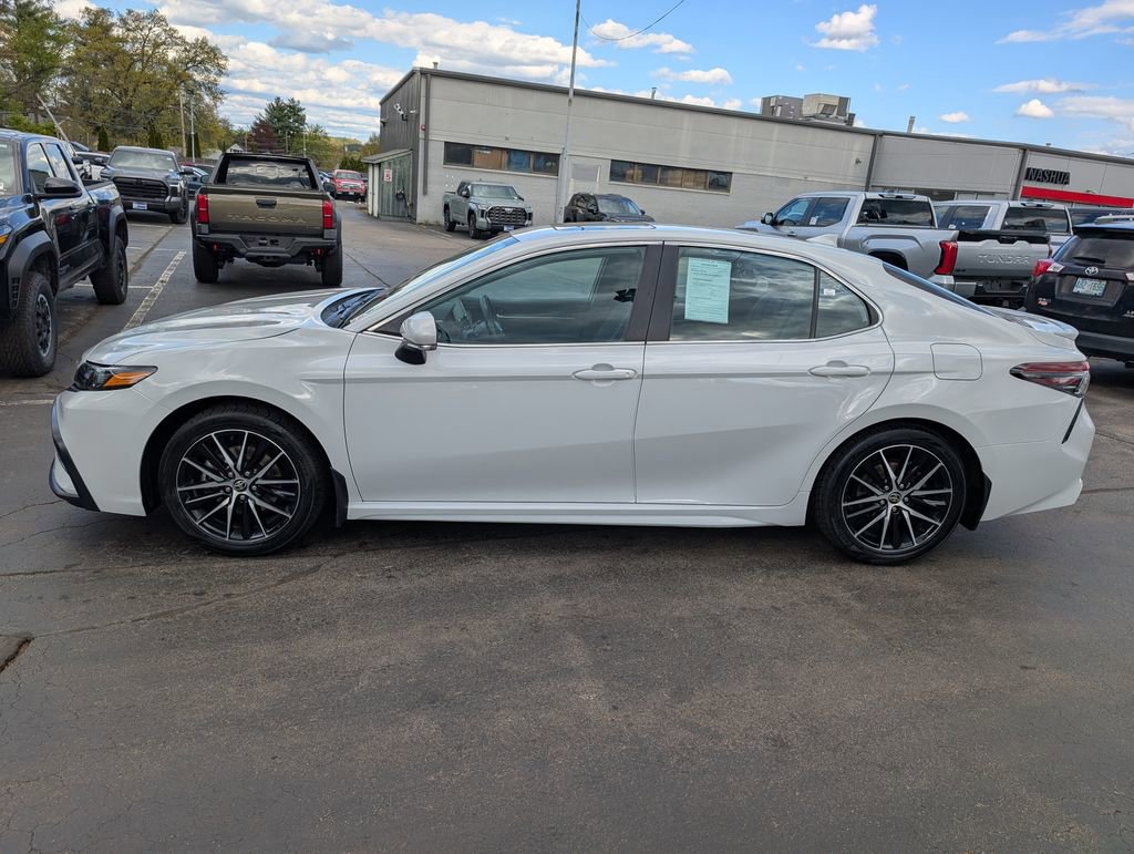 Used 2024 Toyota Camry SE w/ Cold Weather Package AWD/4WD image 2