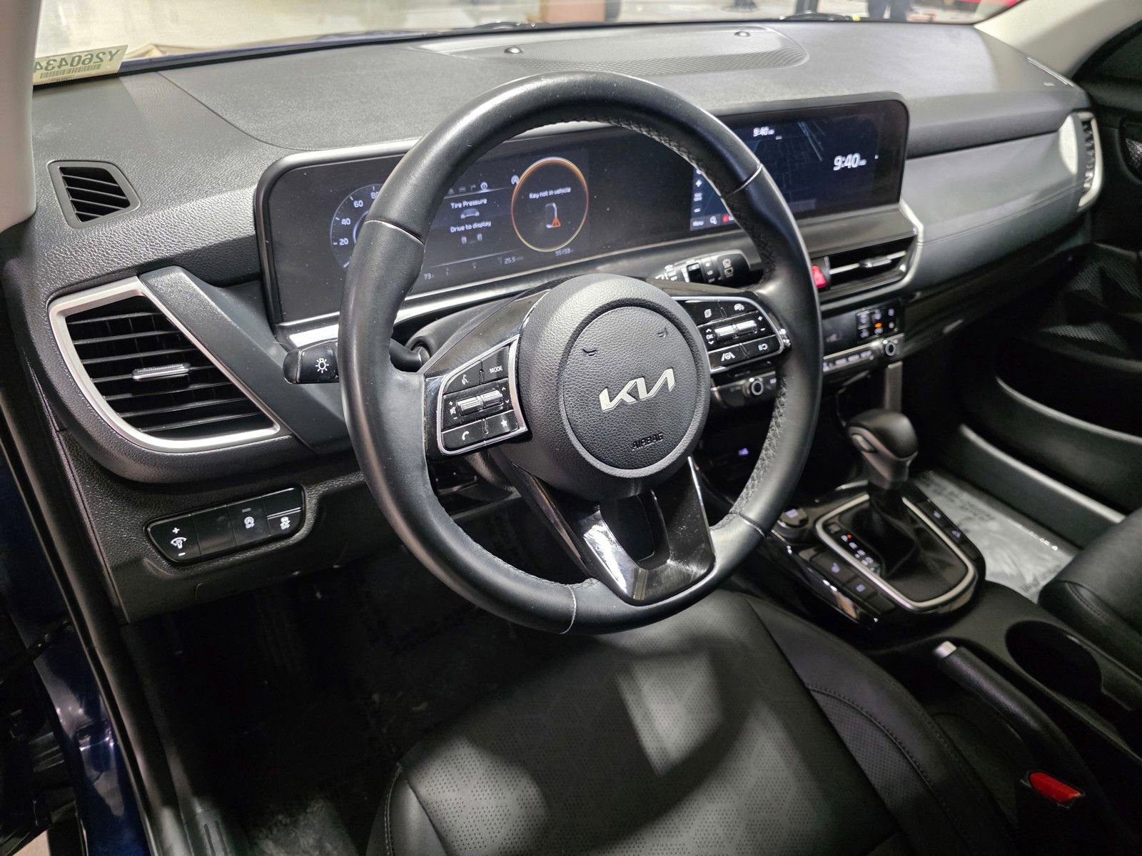 Used 2024 Kia Seltos EX image 24