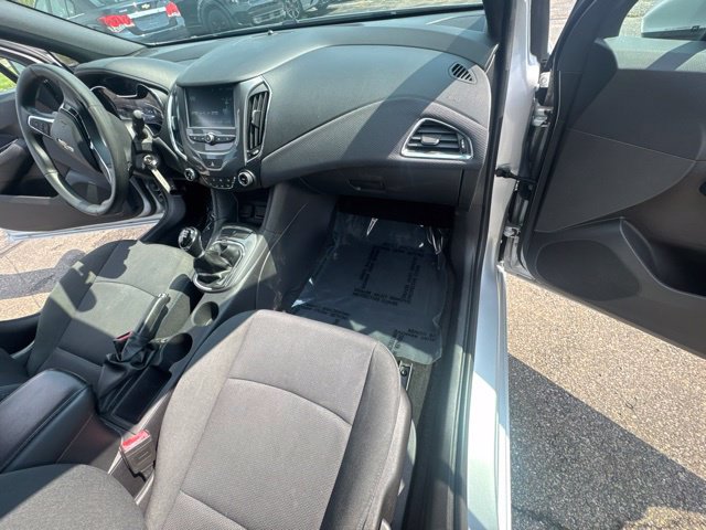 Used 2018 Chevrolet Cruze LT FWD image 18