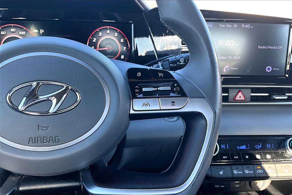 Used 2022 Hyundai Elantra SEL w/ Convenience + Premium Package image 19