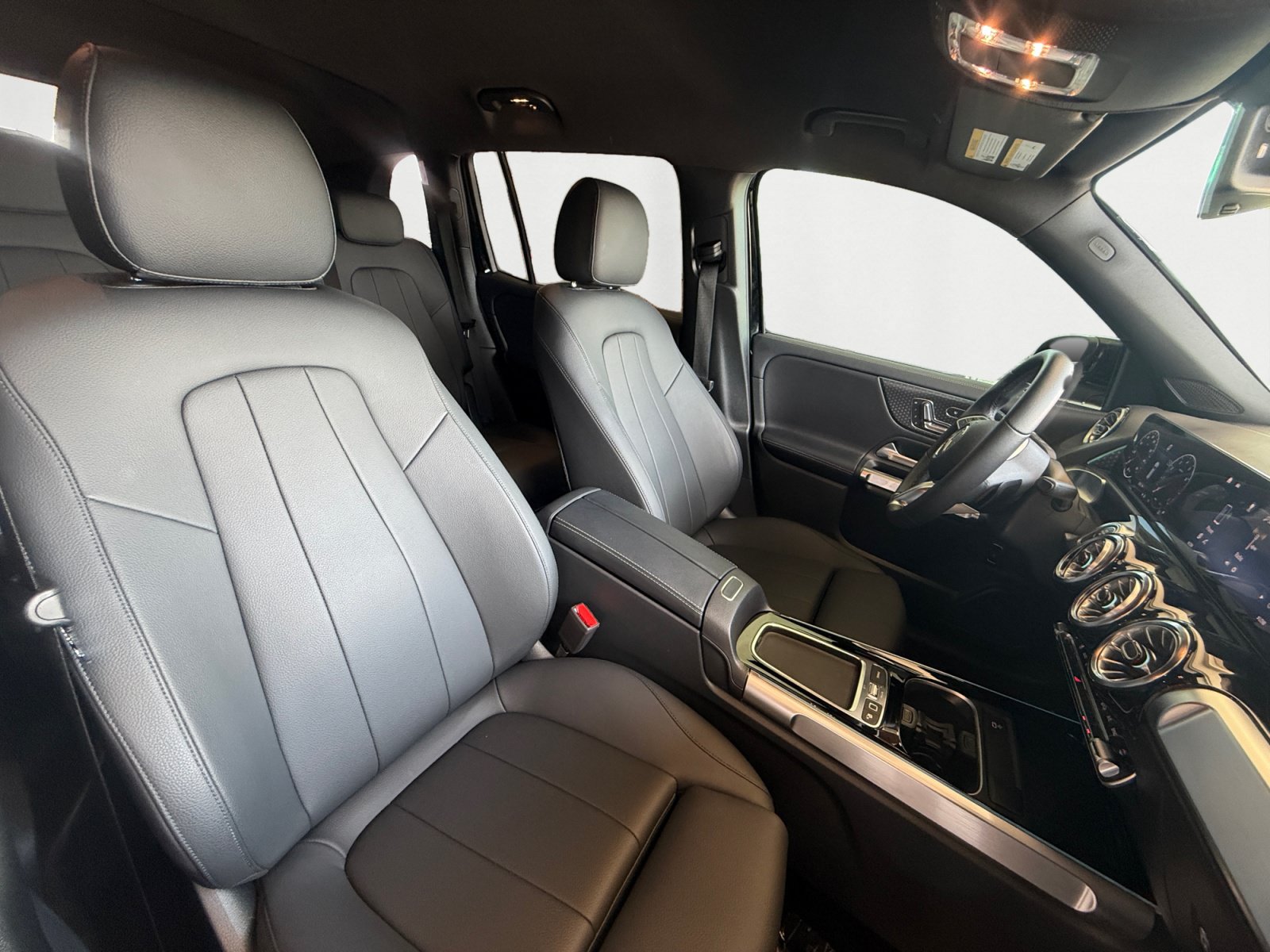 Used 2025 Mercedes-Benz GLB 250 image 15