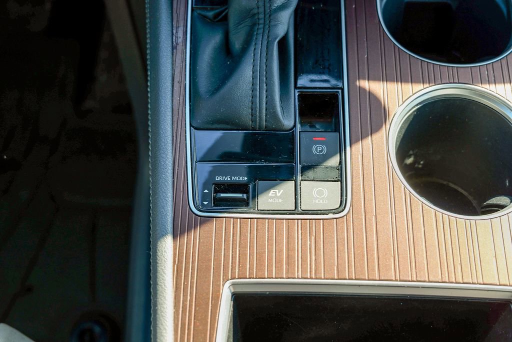 Used 2022 Toyota Sienna LE w/ LE Plus Package image 45