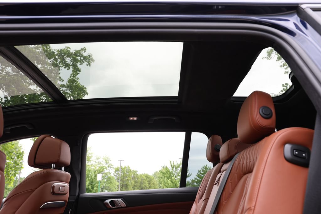 Used 2023 BMW X7 xDrive40i w/ M Sport Package AWD/4WD image 24
