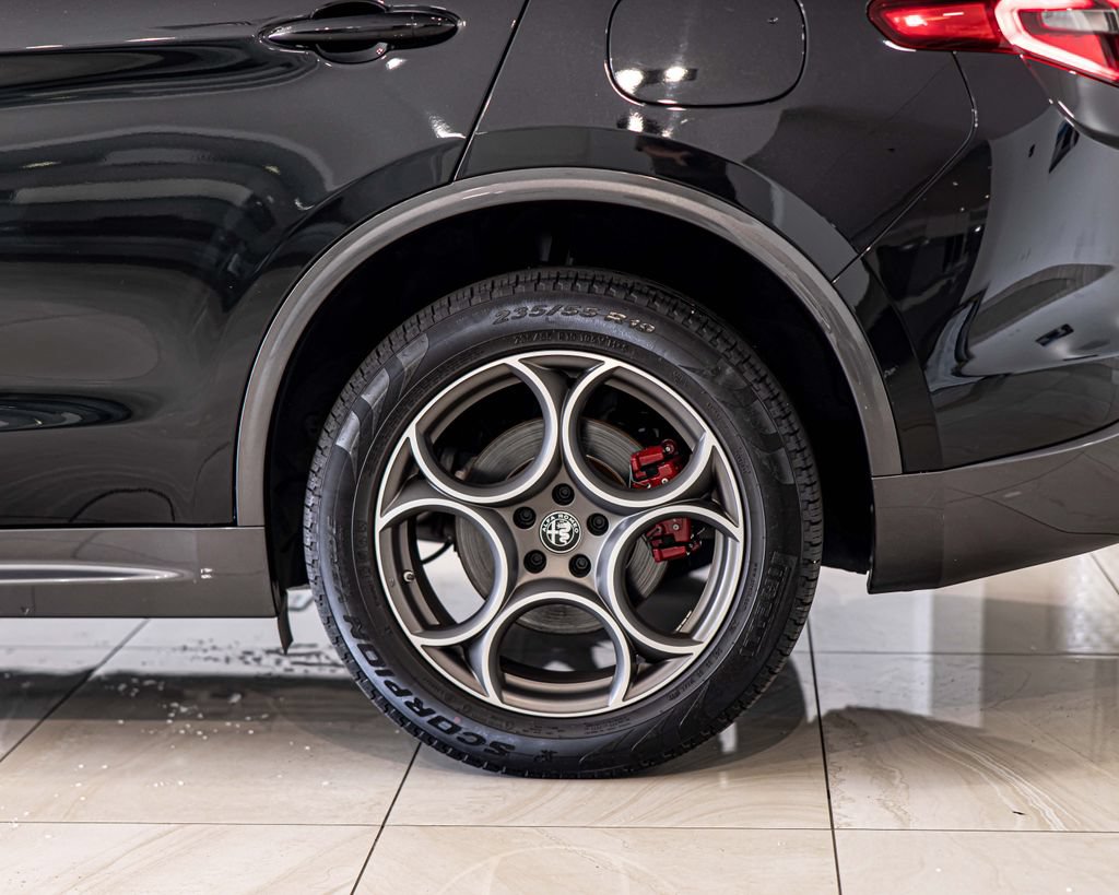 Used 2022 Alfa Romeo Stelvio Ti AWD/4WD image 7