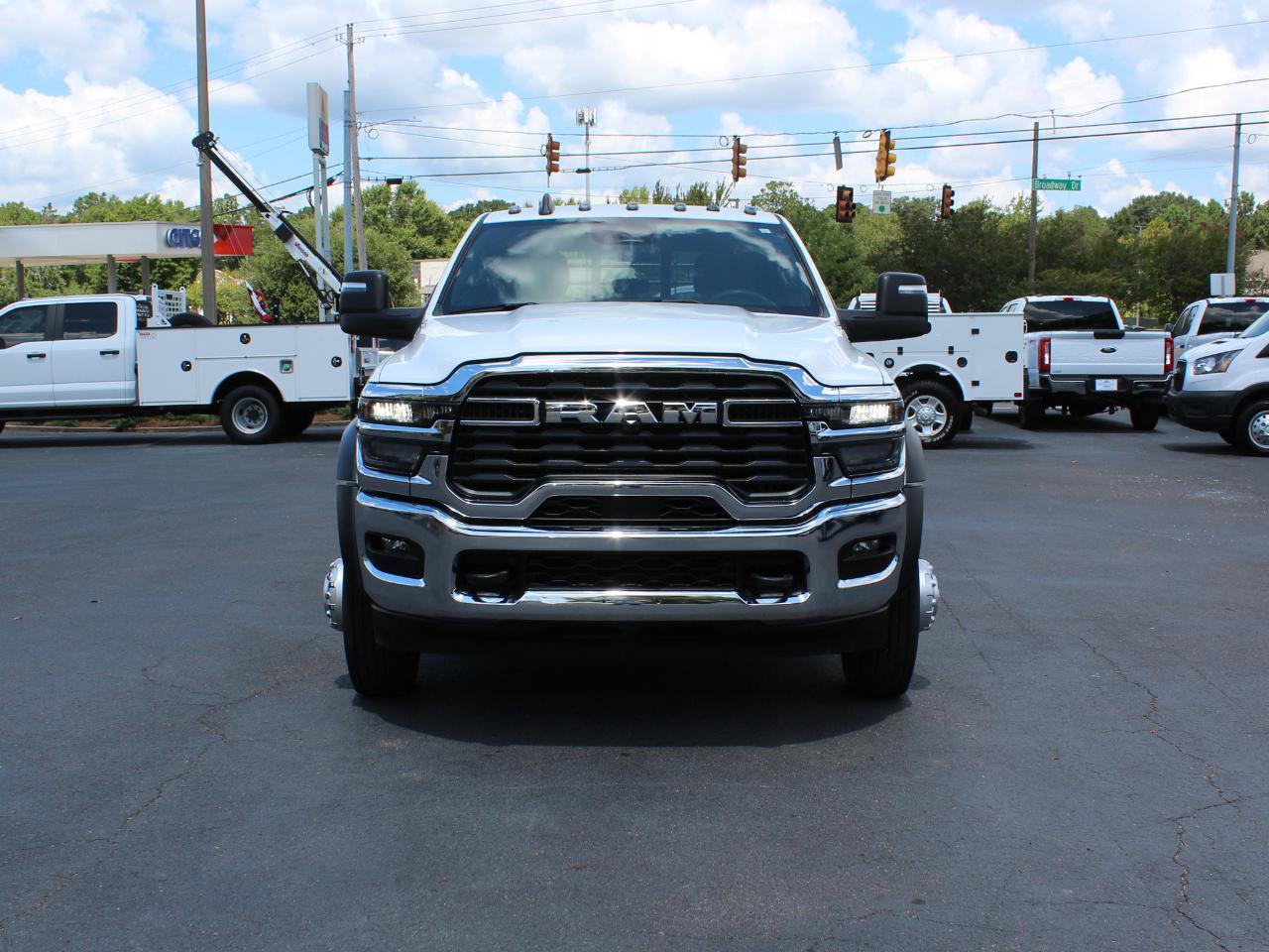 Used 2025 RAM 5500 4x4 Crew Cab image 9