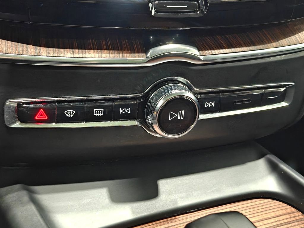 Used 2023 Volvo XC60 B5 Plus image 8