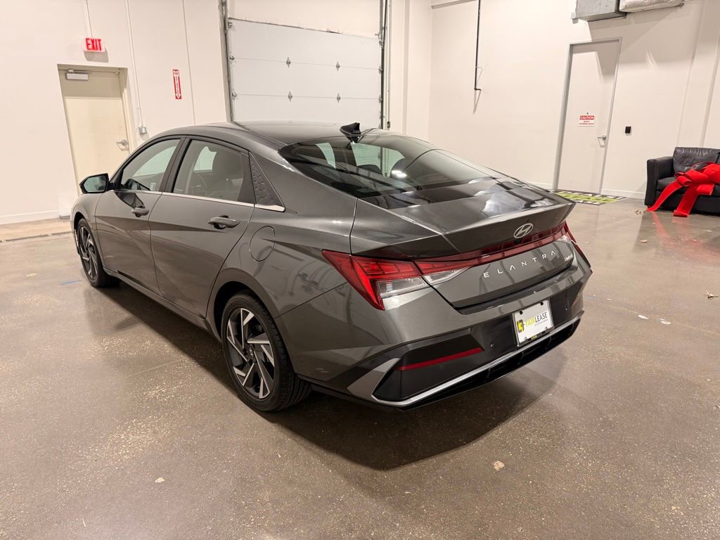 Used 2024 Hyundai Elantra Limited image 7