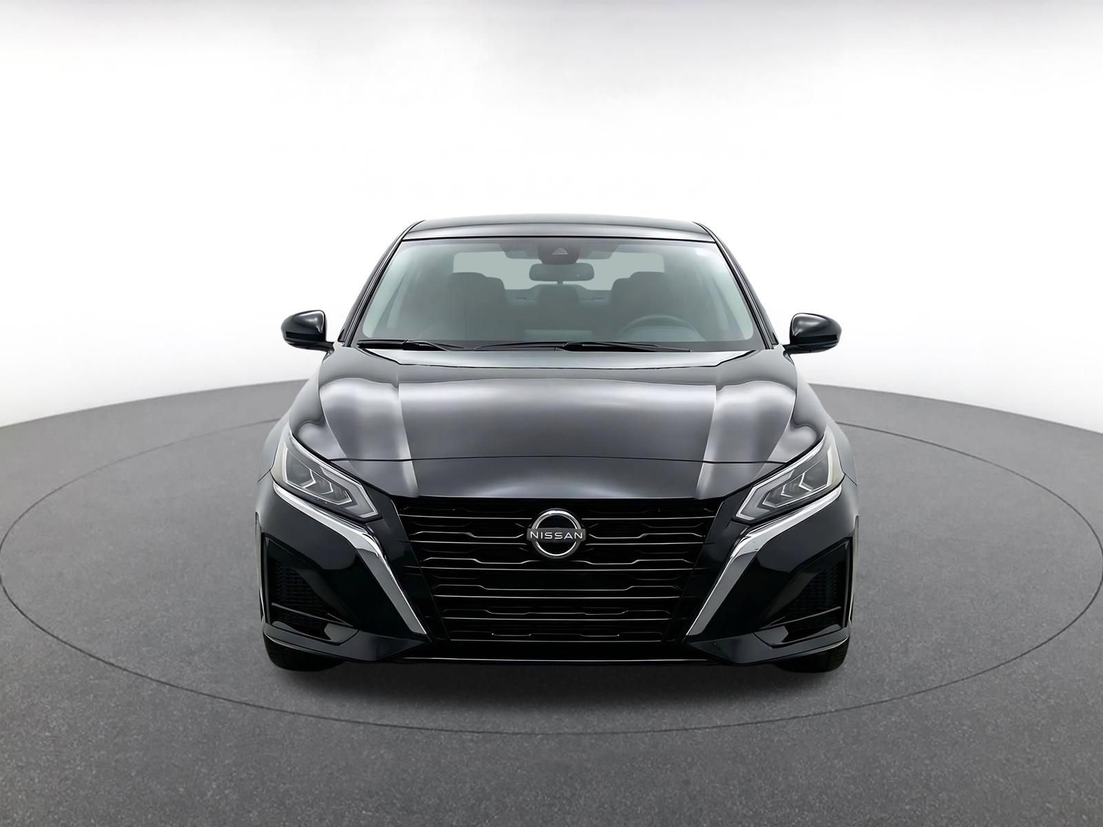Used 2025 Nissan Altima 2.5 SV FWD image 2