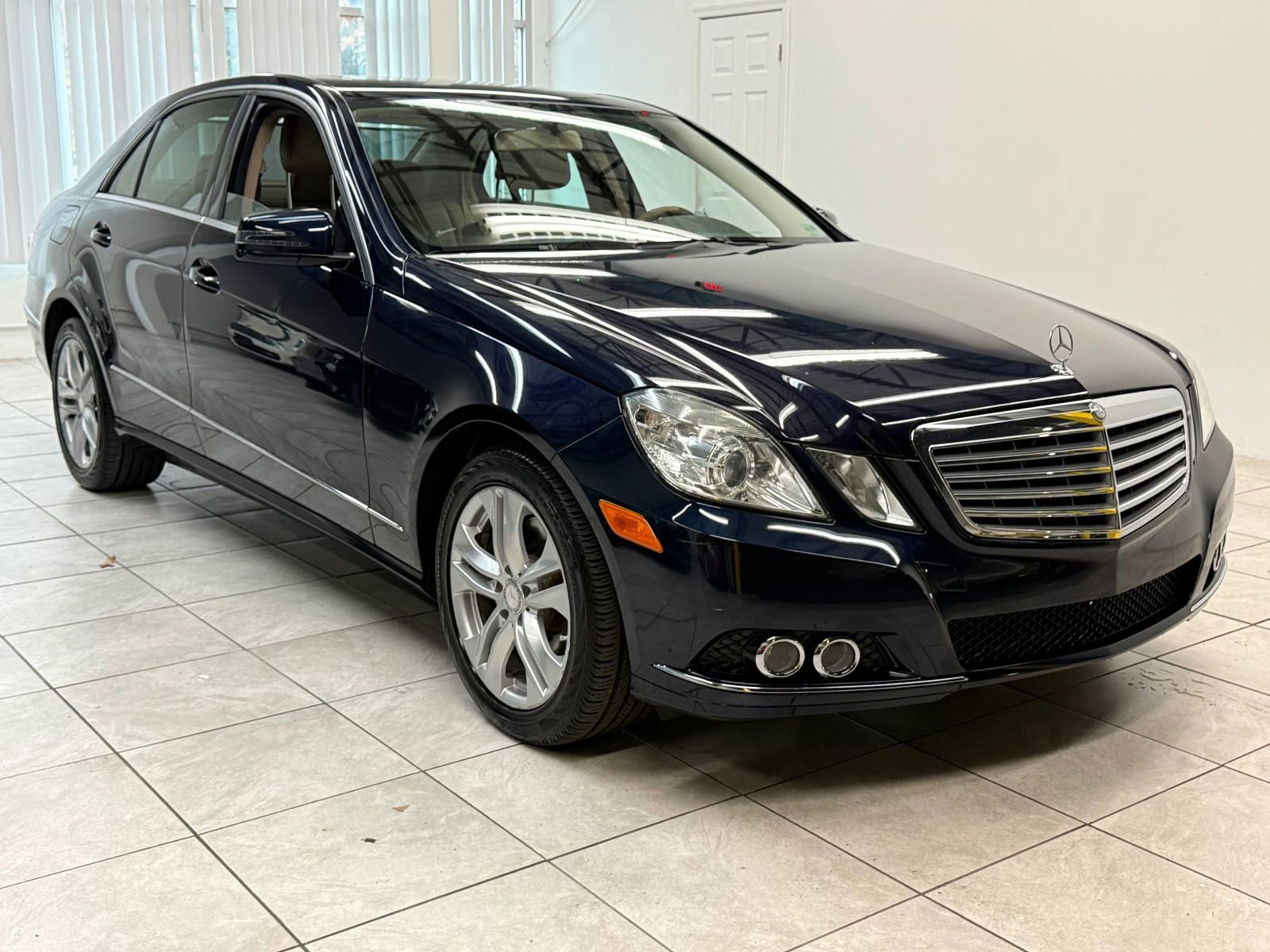 Used 2011 Mercedes-Benz E 350 4MATIC Sedan image 1