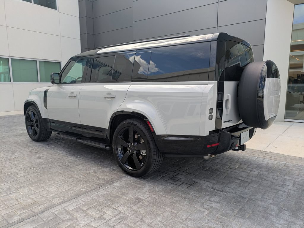 New 2026 Land Rover Defender 130 X-Dynamic SE AWD/4WD image 7