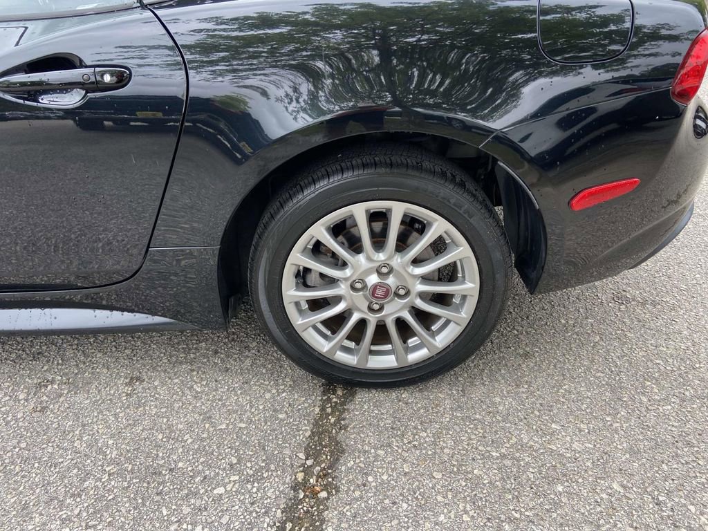 Used 2017 FIAT 124 Spider Classica RWD image 6