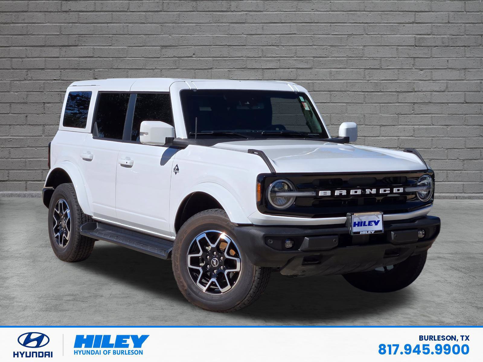 Used 2025 Ford Bronco Outer Banks AWD/4WD image 2