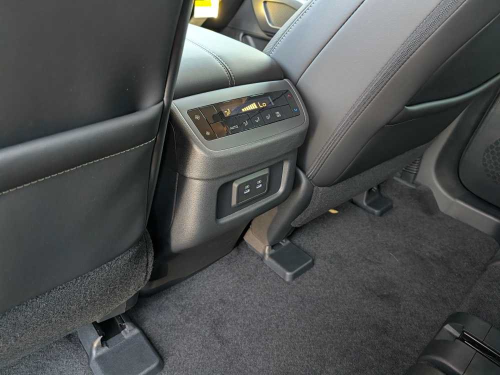 New 2026 Nissan Pathfinder SL AWD/4WD image 13