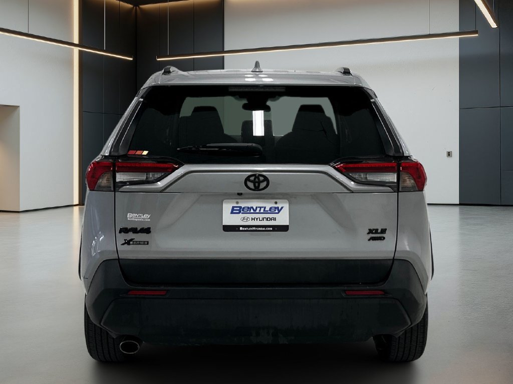 Used 2023 Toyota RAV4 XLE AWD/4WD image 5