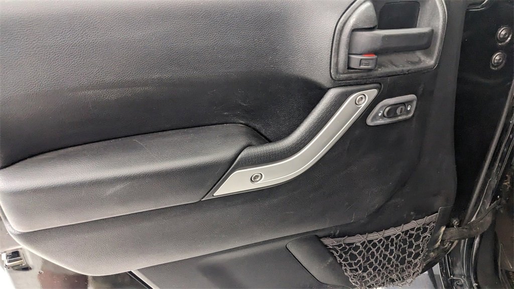 Used 2014 Jeep Wrangler Unlimited Rubicon w/ Connectivity Group image 29