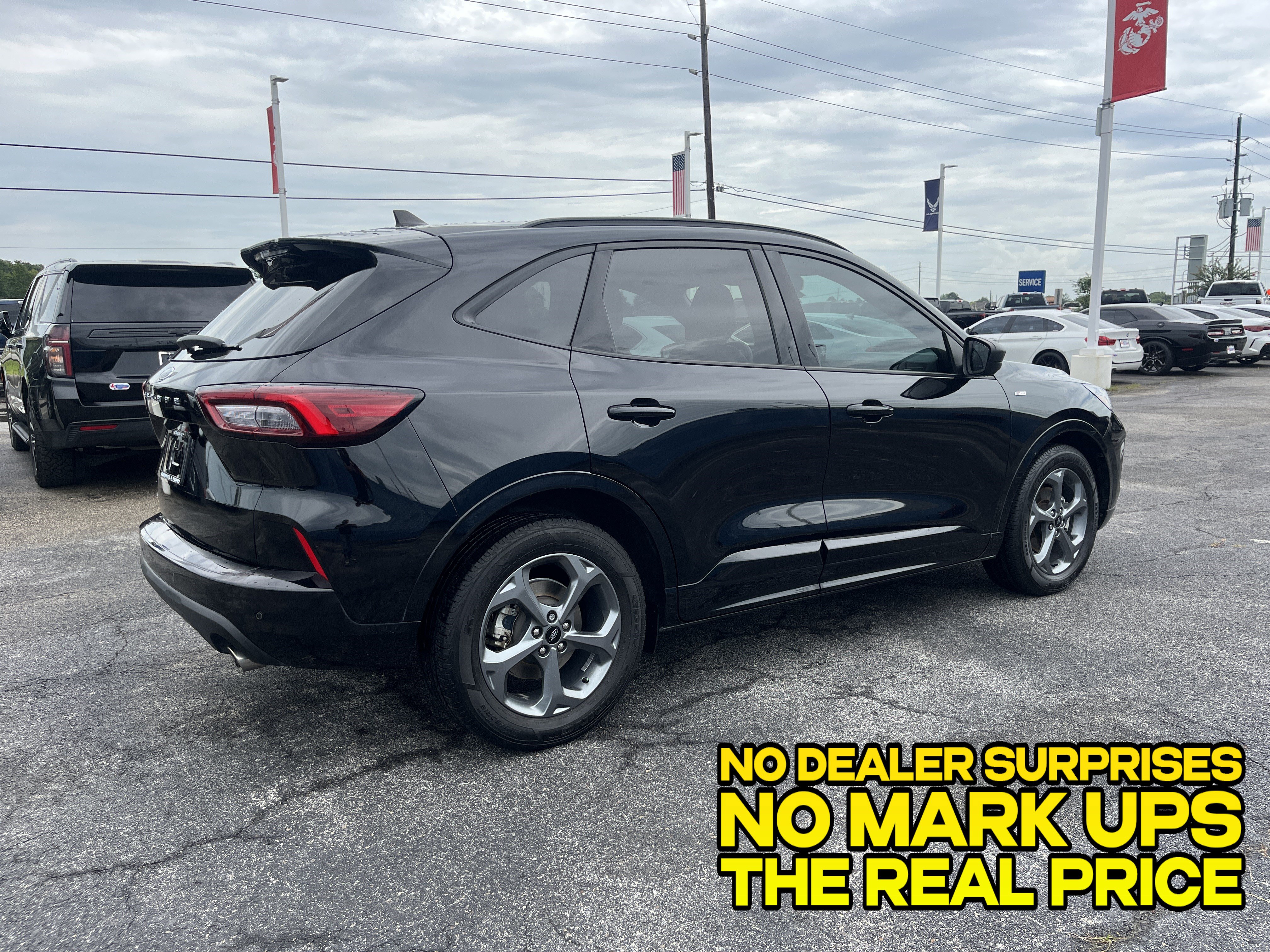 Used 2023 Ford Escape ST-Line w/ Tech Pack #1 FWD image 2