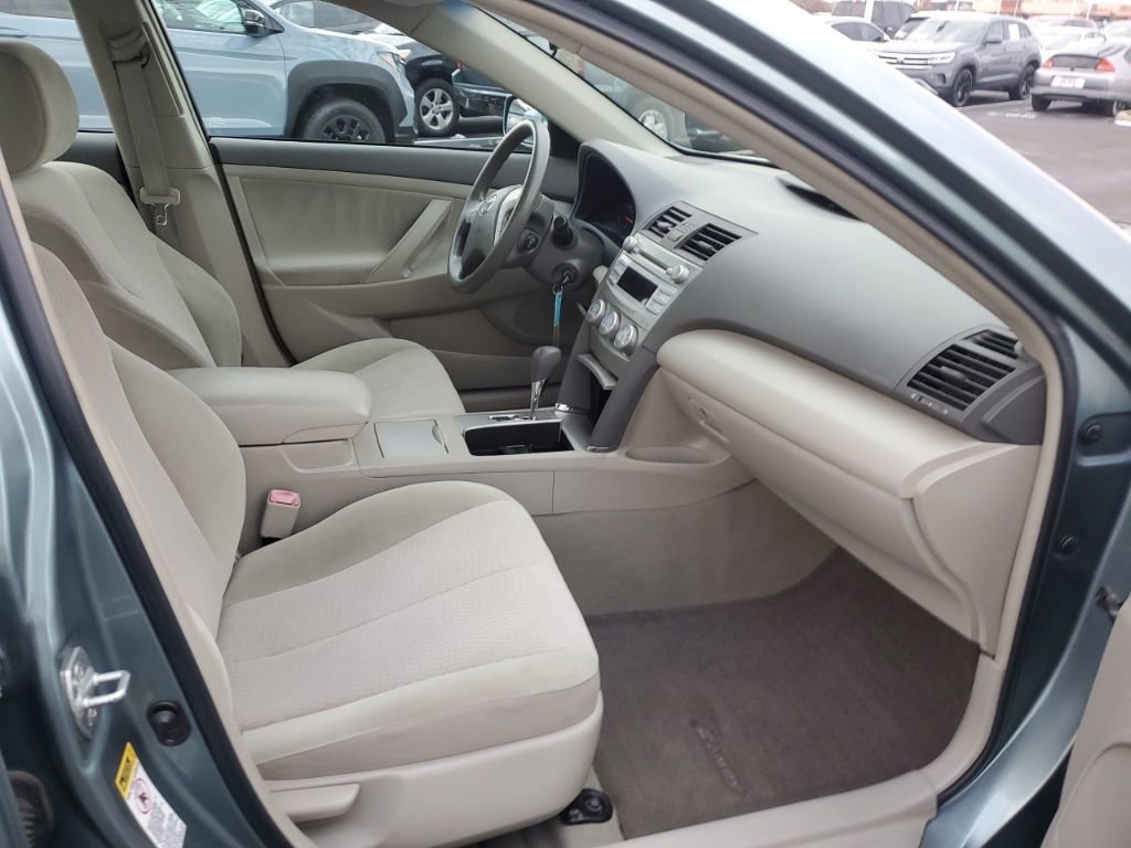 Used 2011 Toyota Camry LE image 29