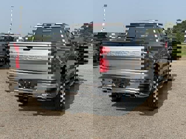 Used 2023 Chevrolet Silverado 1500 LT AWD/4WD image 5