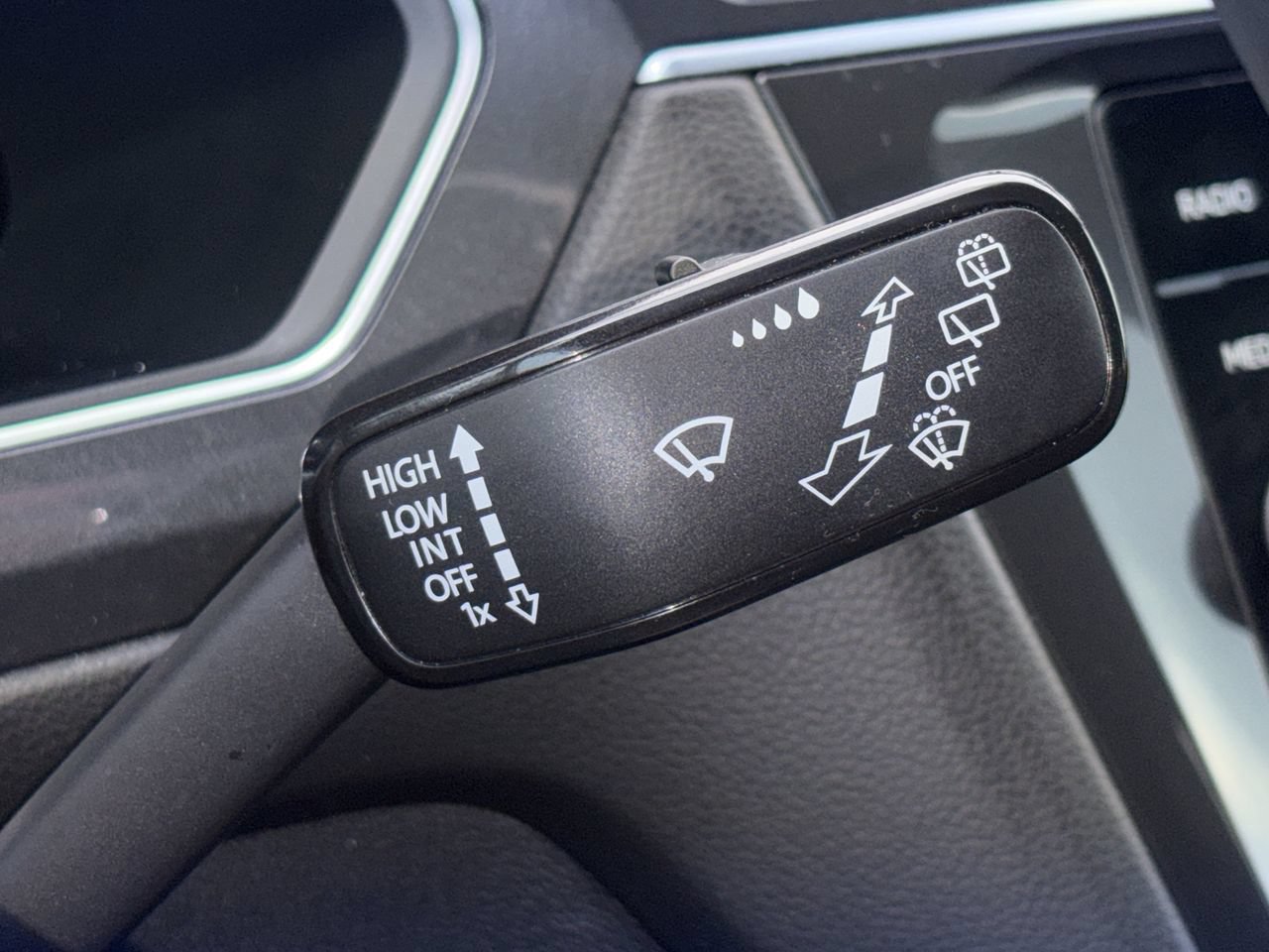 Used 2022 Volkswagen Tiguan SE FWD image 10