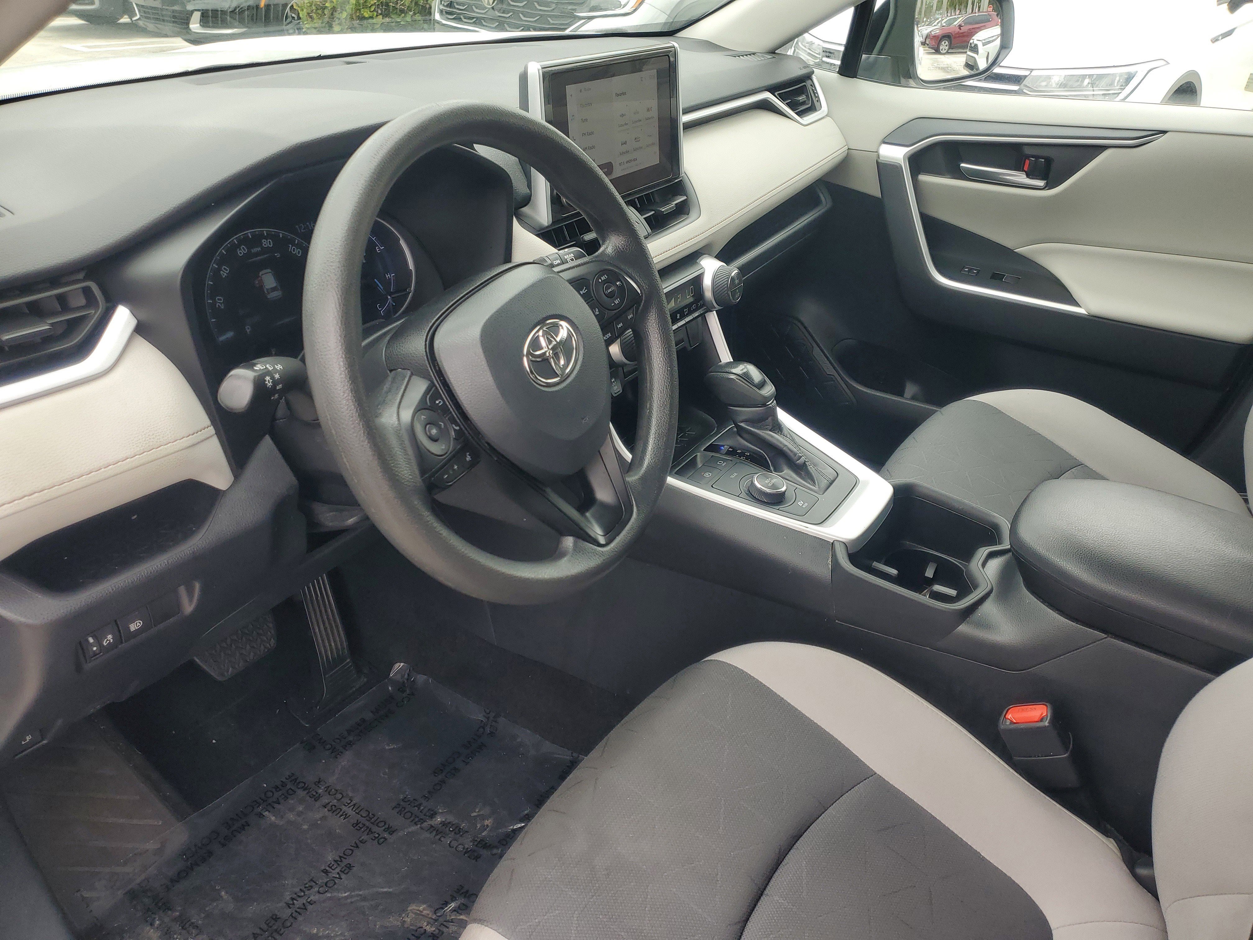 Used 2024 Toyota RAV4 XLE image 18