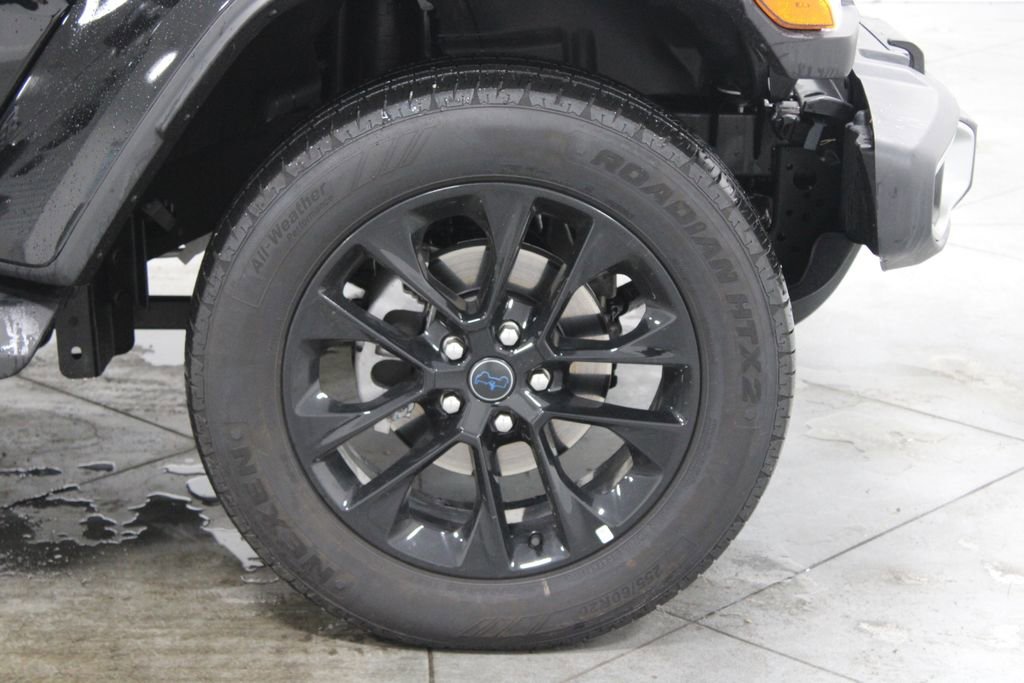 Used 2025 Jeep Wrangler Unlimited Sahara image 12