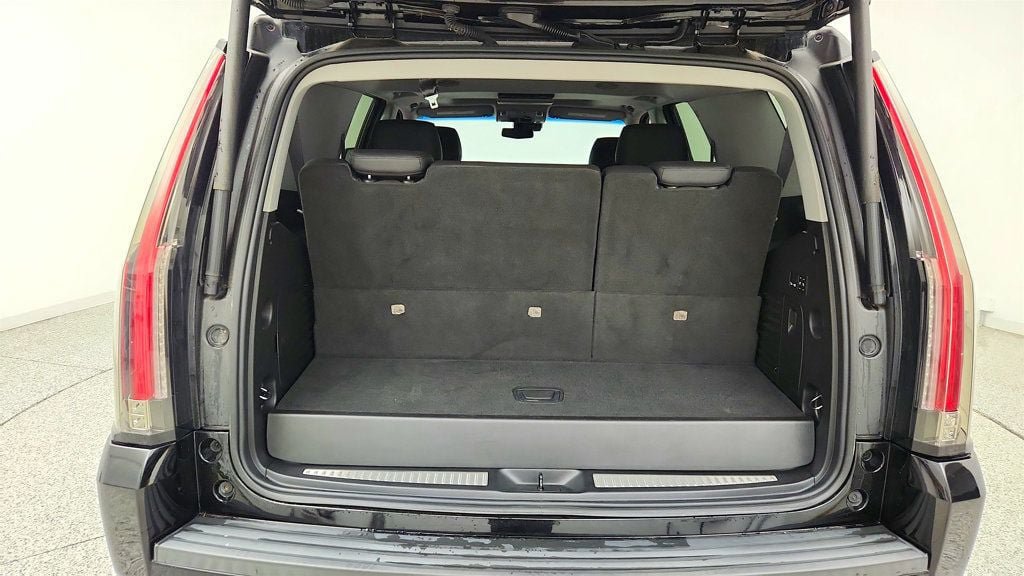 Used 2019 Cadillac Escalade Luxury AWD/4WD image 24