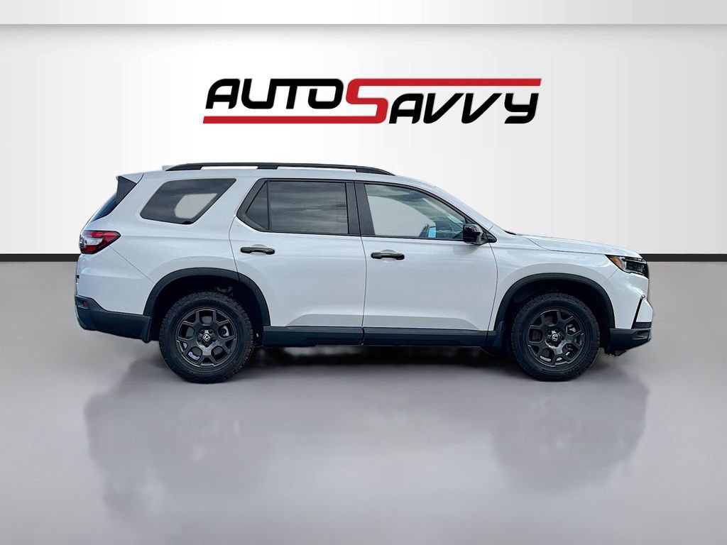Used 2025 Honda Pilot TrailSport image 8