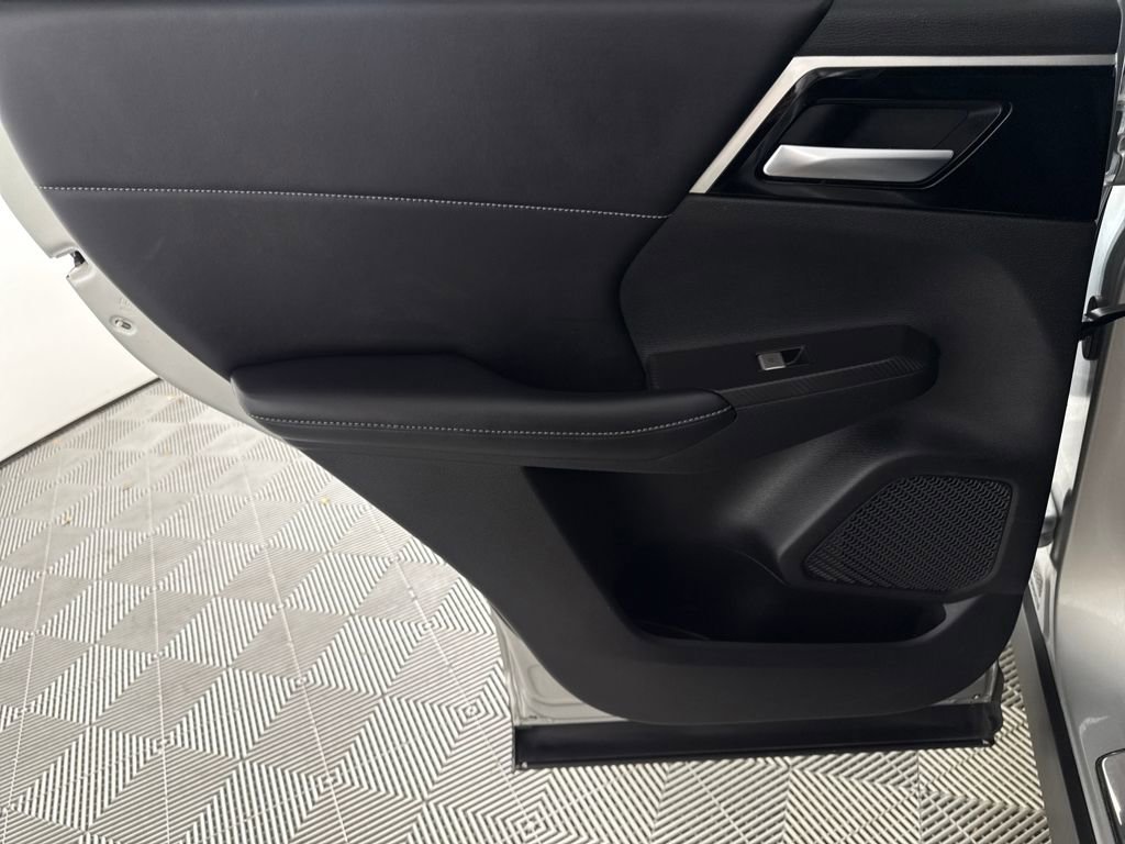 Used 2022 Mitsubishi Outlander SE image 11