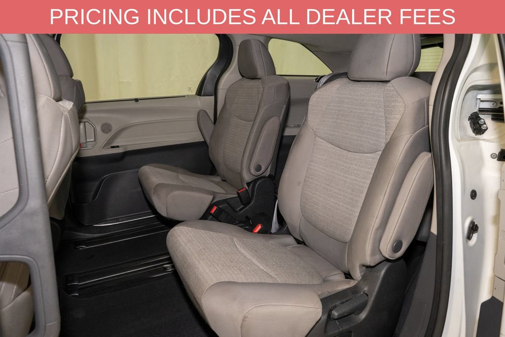 Used 2024 Toyota Sienna LE FWD image 8