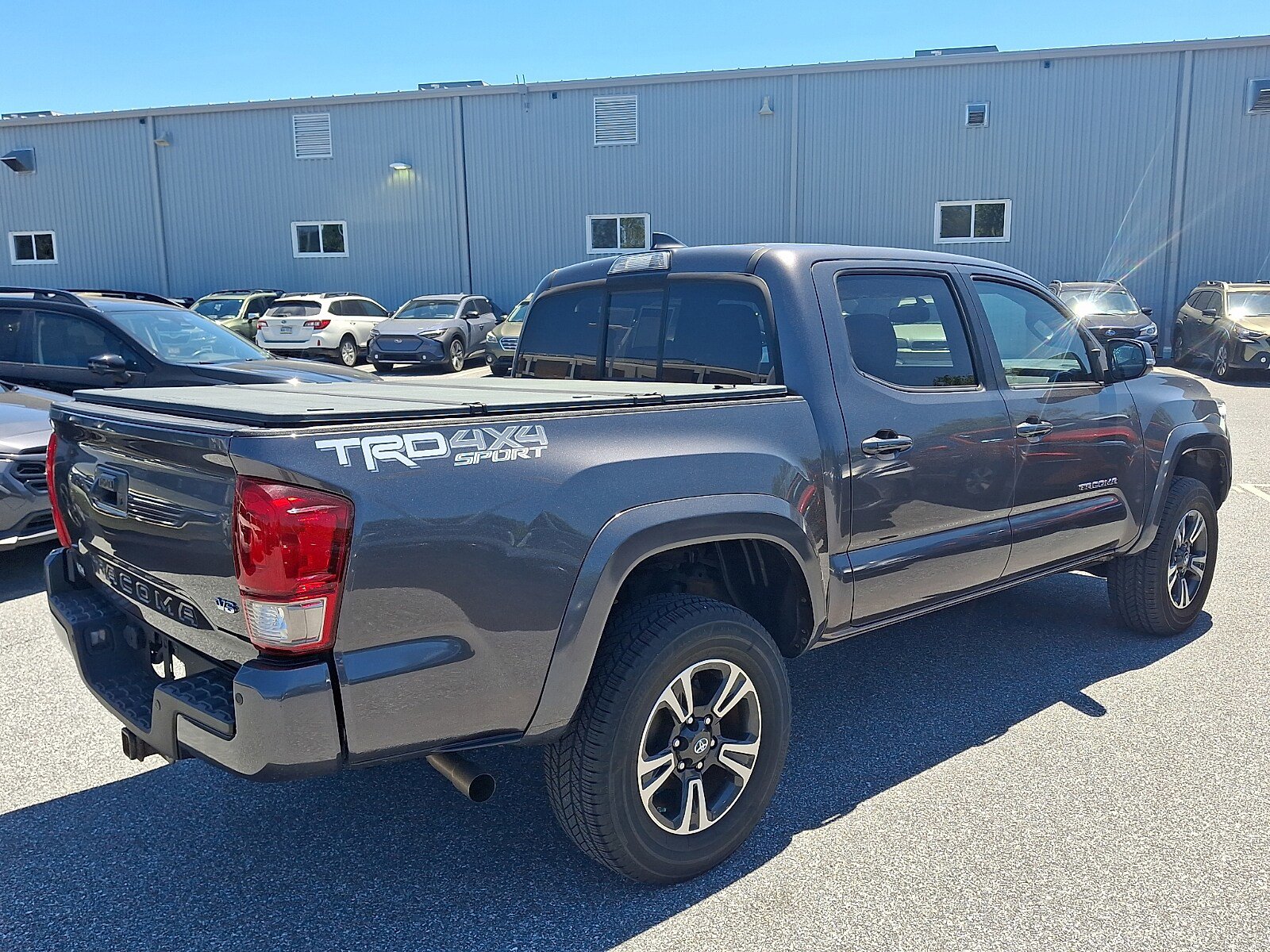 Used 2016 Toyota Tacoma TRD Sport w/ Premium & Technology Package AWD/4WD video 4
