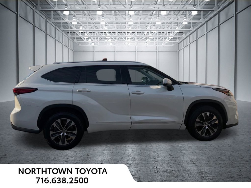 Used 2021 Toyota Highlander XLE FWD image 5