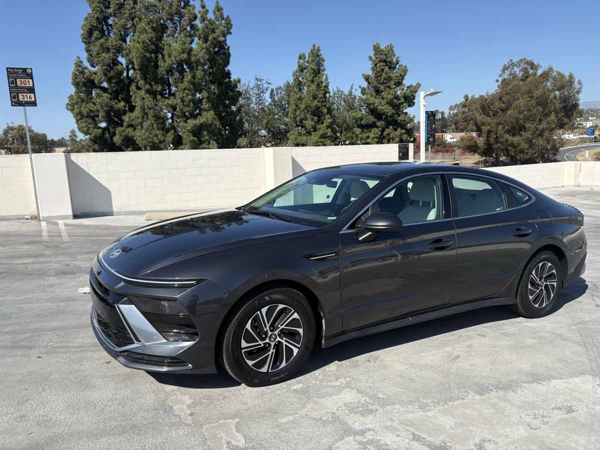 Used 2026 Hyundai Sonata Blue FWD image 3