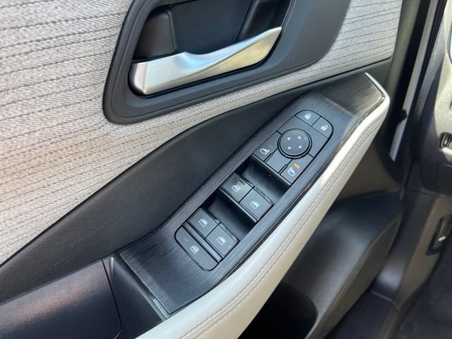 Used 2022 Nissan Rogue SV AWD/4WD image 34
