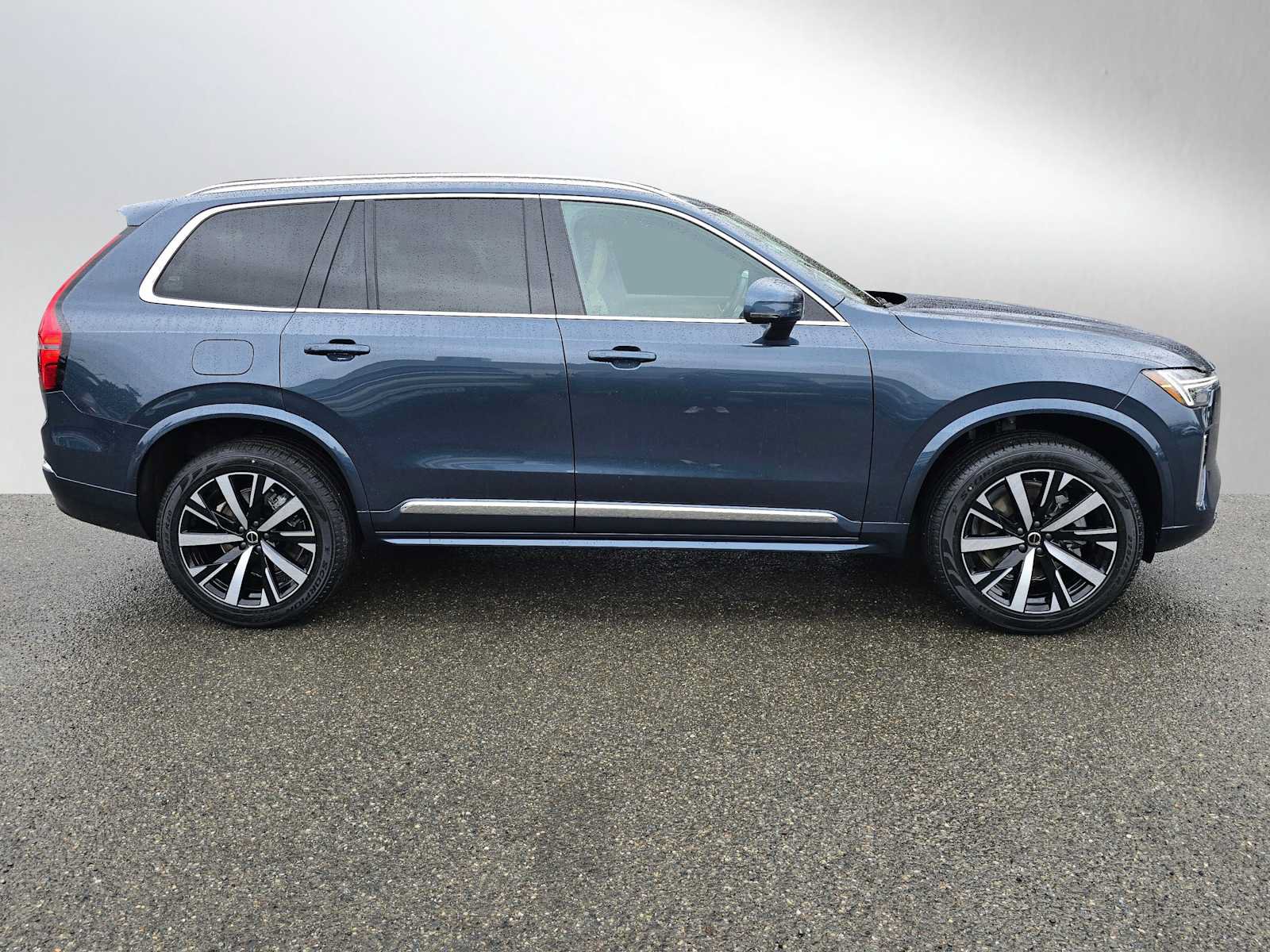 New 2026 Volvo XC90 B6 Core AWD/4WD image 2
