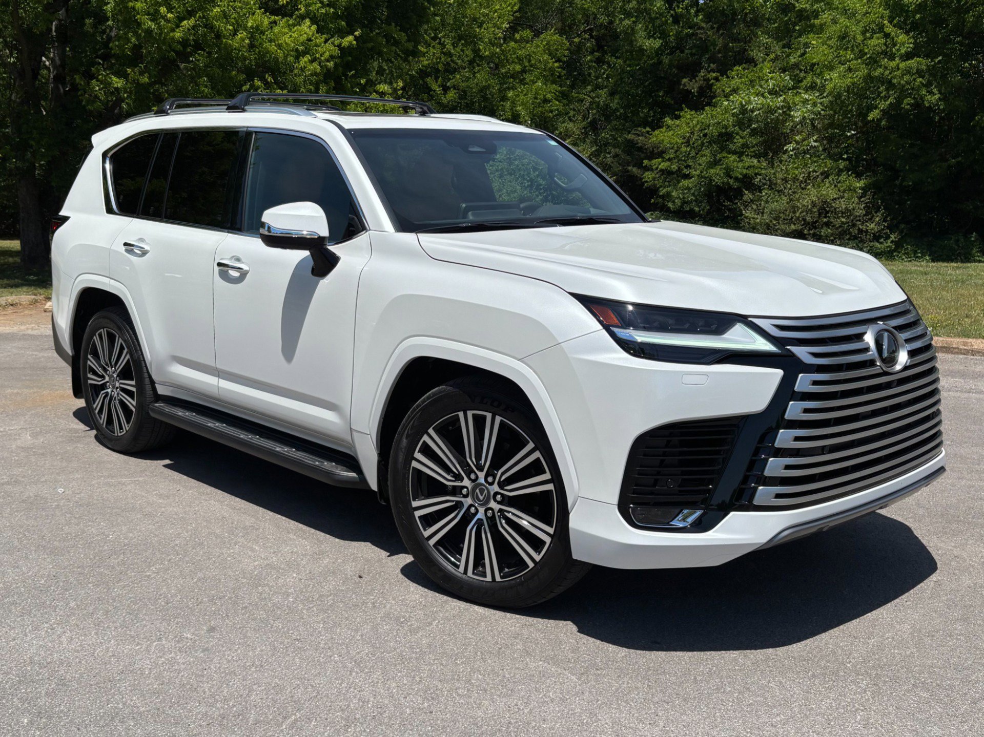 Used 2025 Lexus LX 600 4WD w/ Accessory Package (2T)
