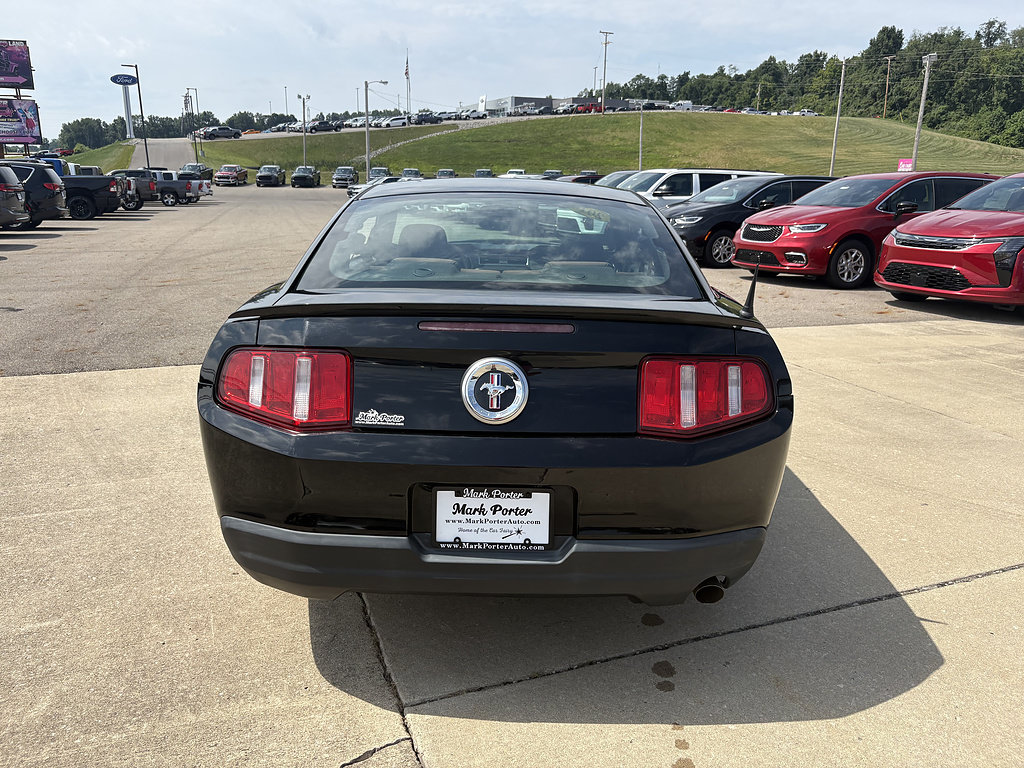 Used 2010 Ford Mustang Coupe RWD image 4