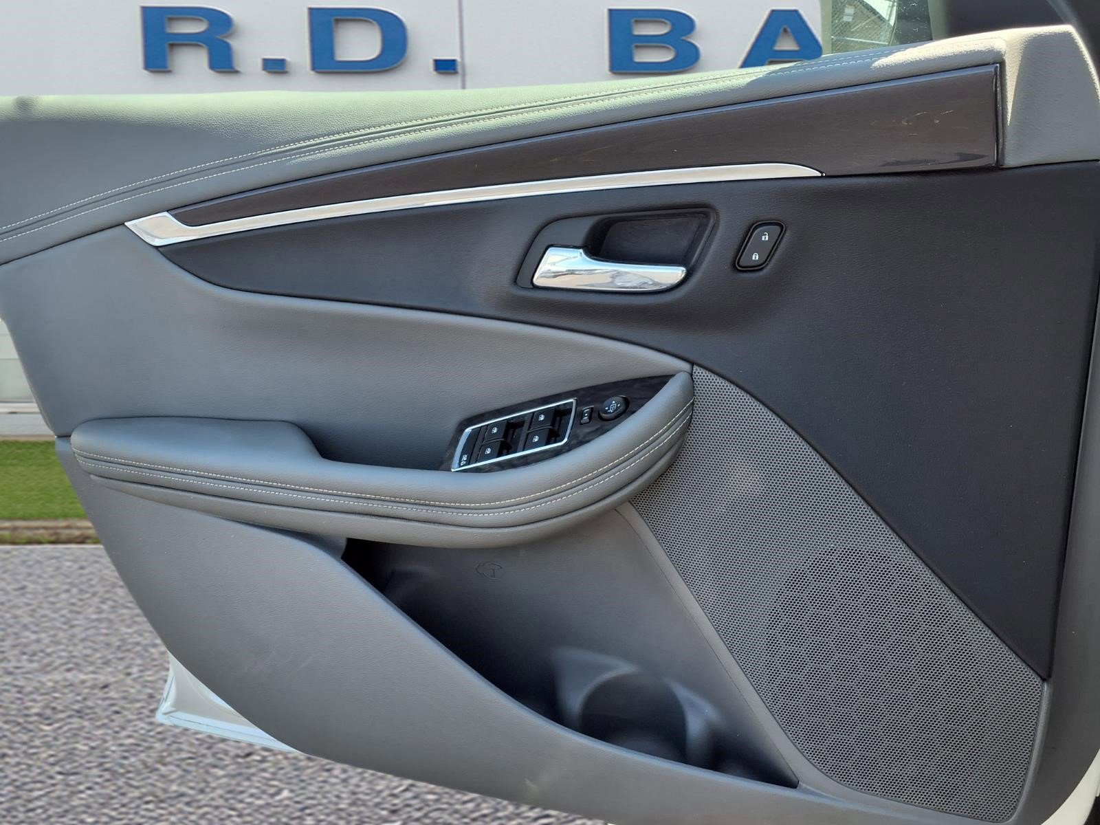 Used 2014 Chevrolet Impala LT w/ Premium Seating Package FWD image 9
