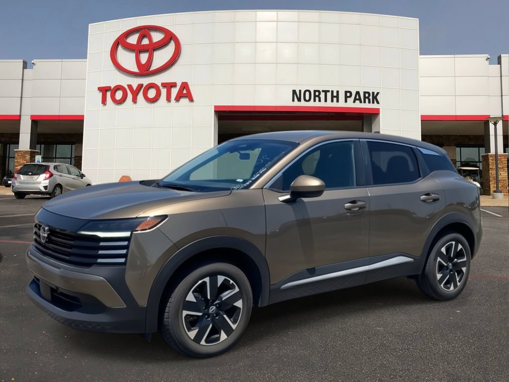 Used 2025 Nissan Kicks SV AWD/4WD image 1