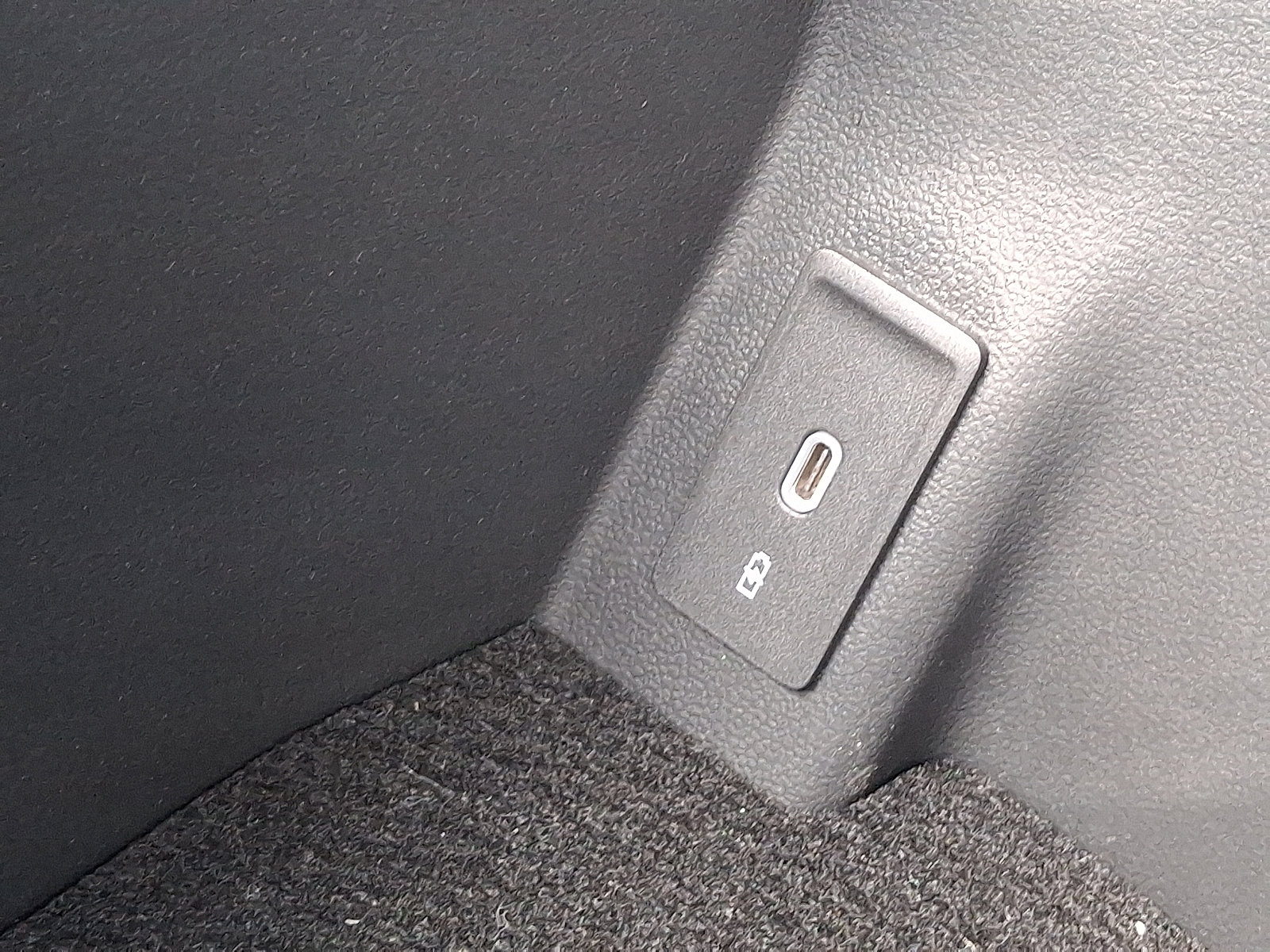Certified 2025 Volkswagen Atlas Peak Edition SE image 26