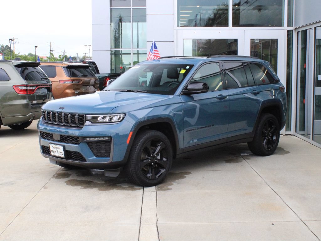 Used 2026 Jeep Grand Cherokee Limited w/ Limited Altitude Package AWD/4WD image 3