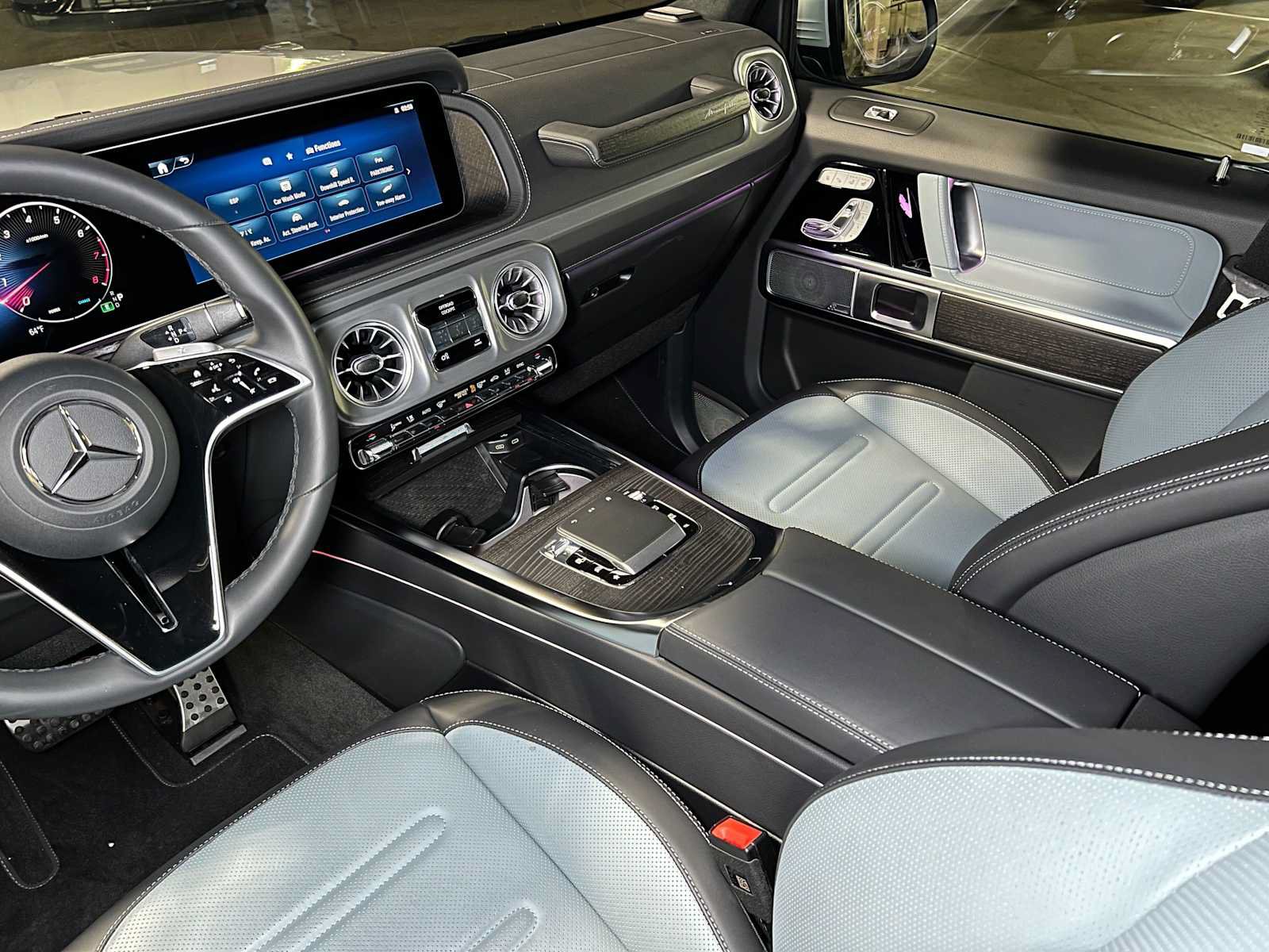 Used 2025 Mercedes-Benz G 550 image 43