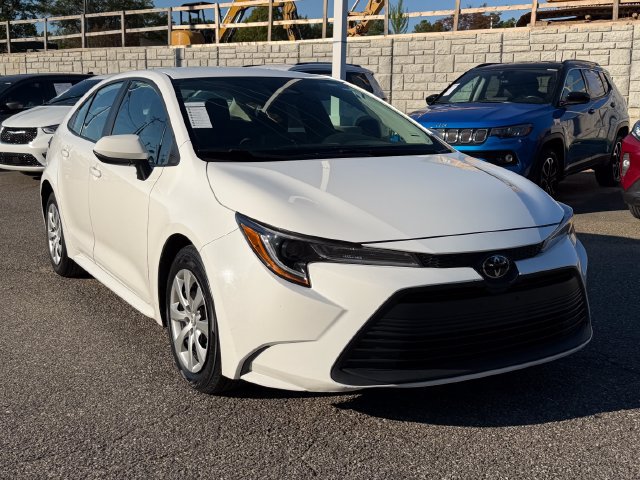 Used 2025 Toyota Corolla LE FWD image 7