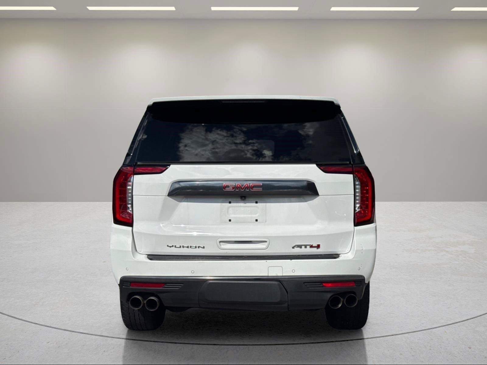 Used 2024 GMC Yukon AT4 w/ Technology Package AWD/4WD image 4