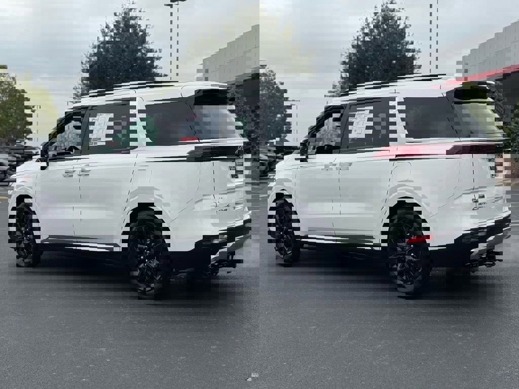 Used 2022 Kia Carnival SX image 11