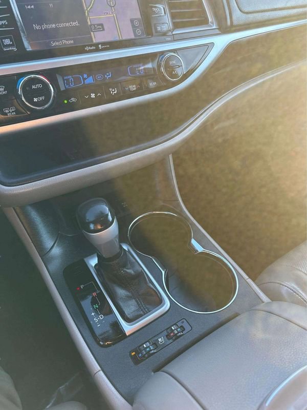 Used 2014 Toyota Highlander Limited w/ Driver Technology Package image 26