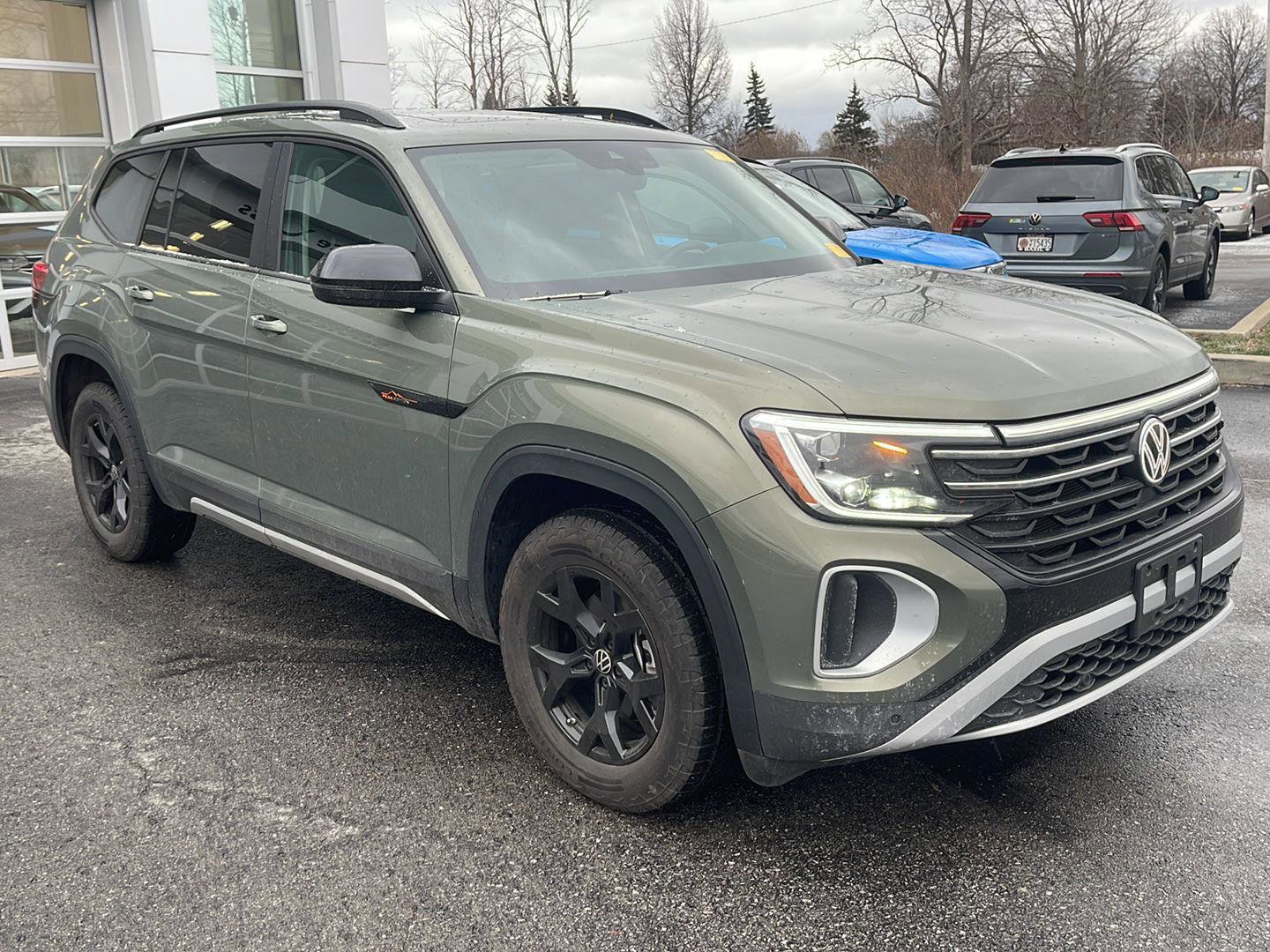 Used 2025 Volkswagen Atlas Peak Edition SE image 3