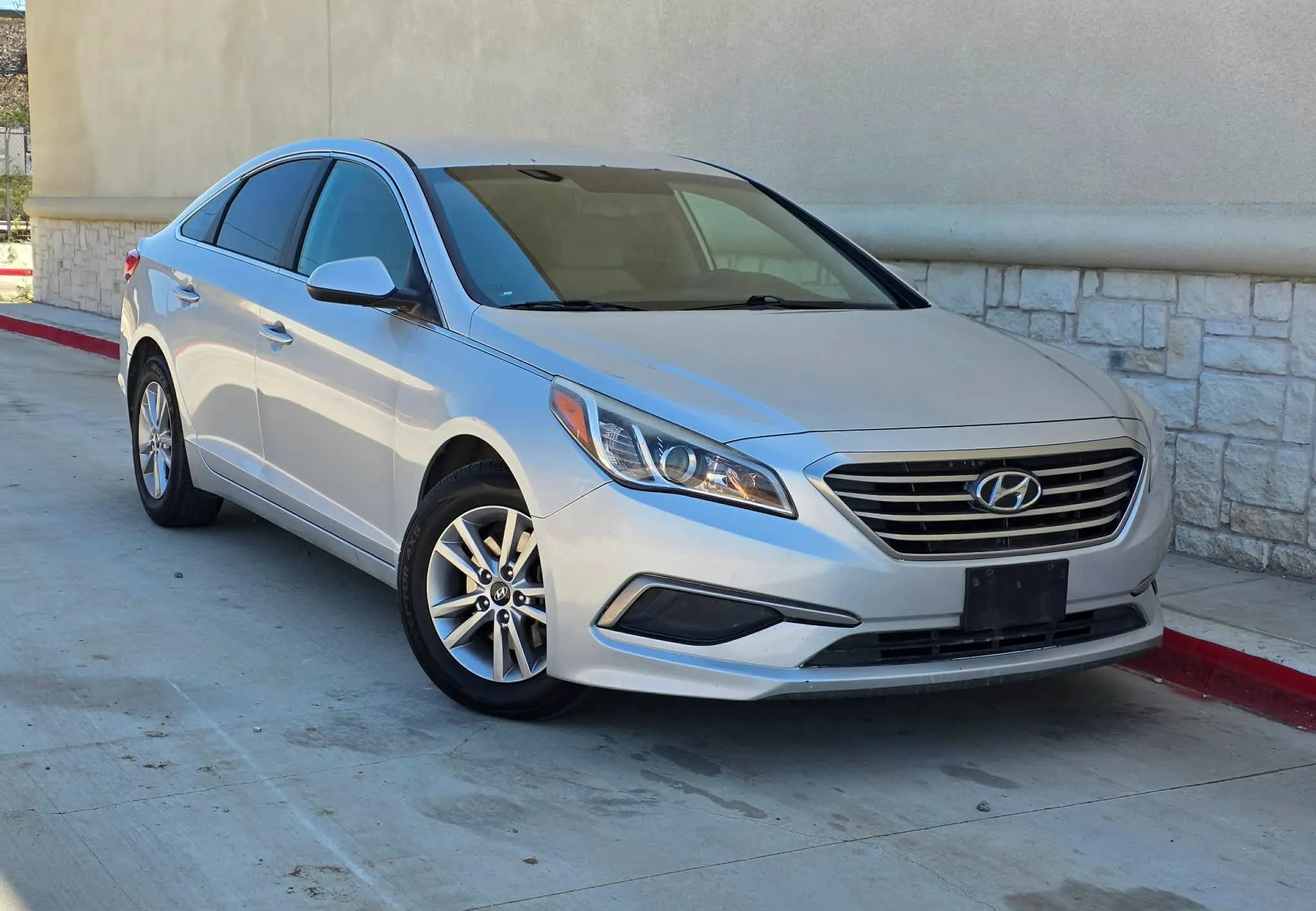 Used 2017 Hyundai Sonata SE image 1