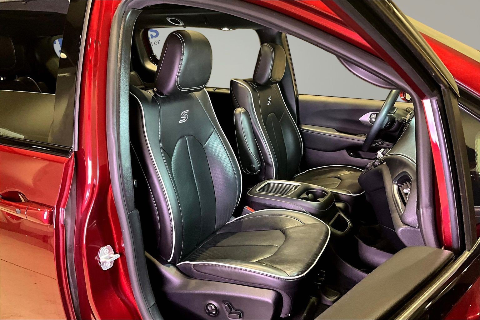 Used 2020 Chrysler Pacifica Limited w/ Advanced Safetytec Group FWD image 31